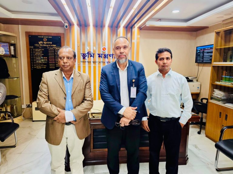 BPSSD Foundation Presents Crest of Honour to Honourable Land Minister